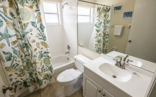 Peaceful Indian Ridge Oaks 4 Bedroom Home by Redawning