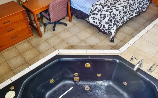 Magnuson Hotel Extended Stay Canton Ohio (ex. Americas Best Value Inn)