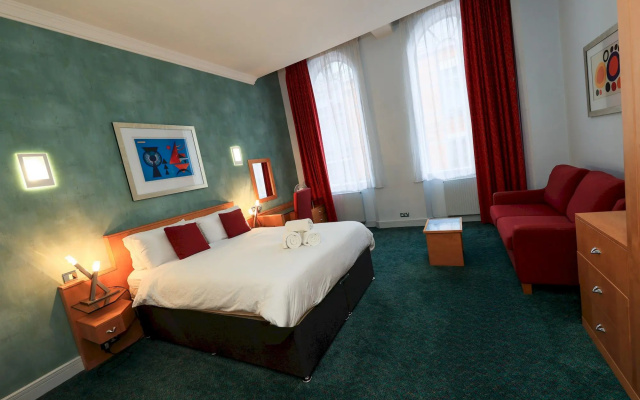 Superb Spacious Central Studio Apartment (High Ceiling)