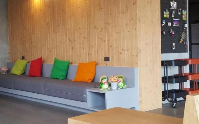 Saya Loft Hostel Lopburi