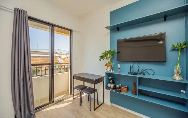 Loft com Smart Lock e Varanda no Bresser