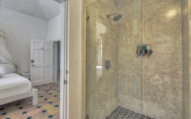 La Bougainvillea Hotel and Villas