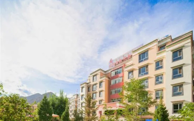Padma Chumig Garden Hotel