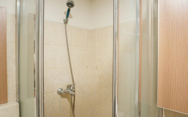 Strategic Location 1BR The Wave Apartment with City View