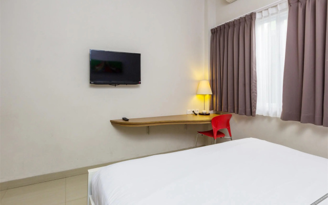 RedDoorz Plus @ Gunung Salak Street
