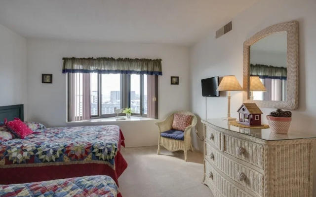 9400 1207 - 2 Br Condo