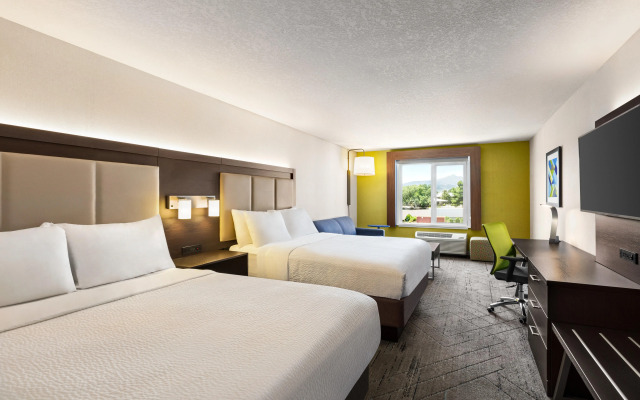 Holiday Inn Express & Suites Redding by IHG