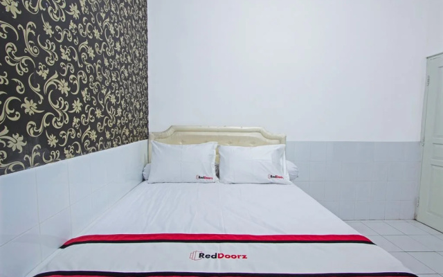 Izzi Kost Eksklusif by Reddoorz