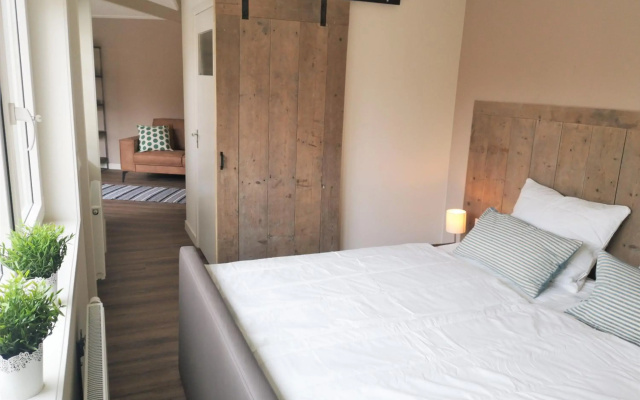 DWC00 - New romantic studio with large terrace