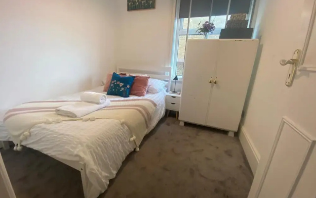 Seaview 2 Bedroom House Sleeps 4 - Pets Ok -wifi