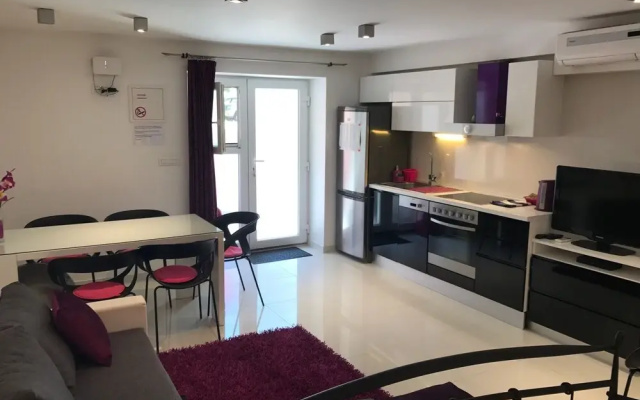 Bellus Studio Apartment