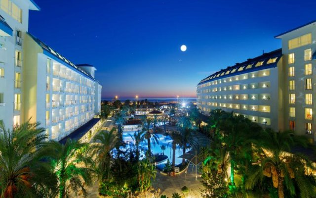 Crystal Admiral Resort Suites & SPA – All Inclusive 1