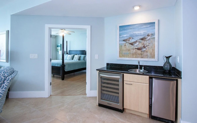 Private Balcony With Sweeping Views - Unit Crc0604