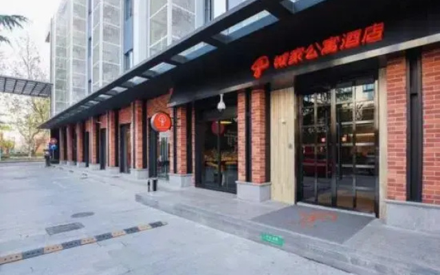 CJIA Apartment (Shanghai Xuhui Damuqiao Subway Station)