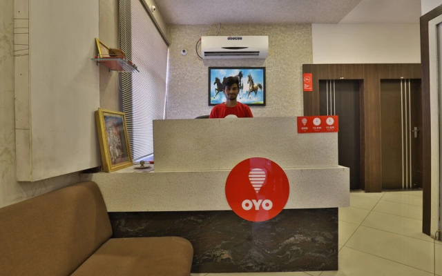 OYO 11649 Hotel Mahima