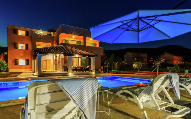 Beautiful Villa in Kaštel Novi with Pool