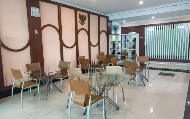 RedDoorz Hotel Baaraka near Living World