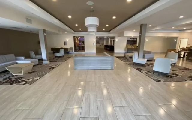 Delta Hotels by Marriott Chicago Willowbrook