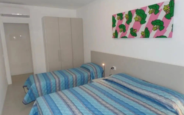 Sunny Accommodation With Rooftop Pool
