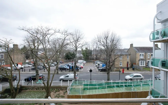 Skyvillion - Tower Point Enfield 1bed Wbalcony