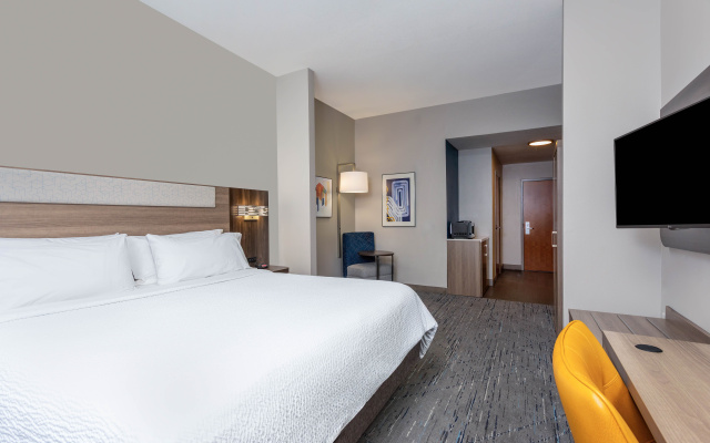 Holiday Inn Express & Suites Lantana by IHG