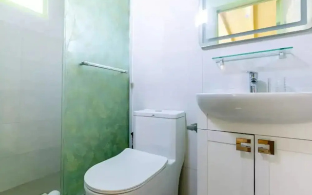 Flamingo Suite 1BR 1BA Apt w Pool Parking