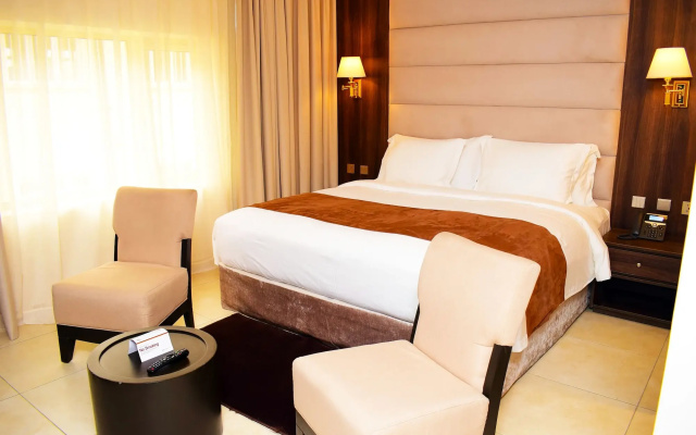 Monty Suites & Golf