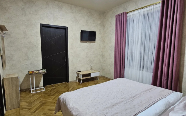 Deluxe Double Suite (full double bed) · Memory Basket Mini Hotel — photo 7