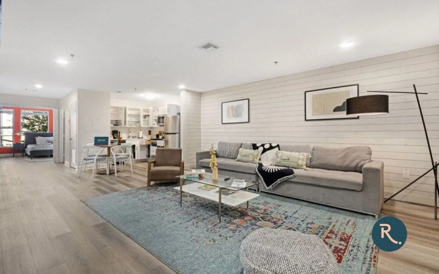 Roami at Clematis Street Lofts