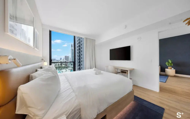 Modern 1BD & Den With City Views