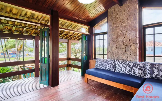 Bh31: Casa Com Piscina Em Frente À Praia Grande