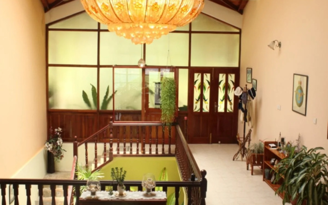 Enison Lodge