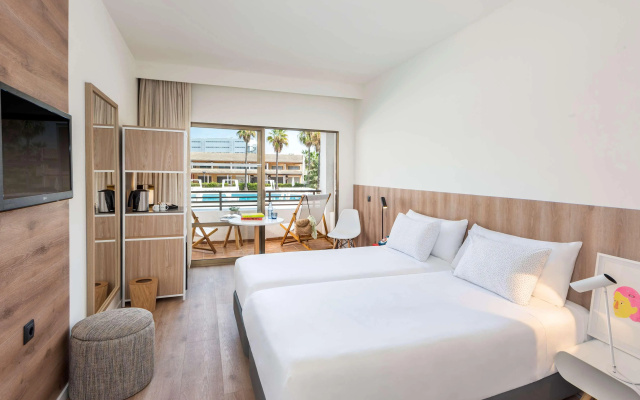 Отель Innside by Meliá Alcudia