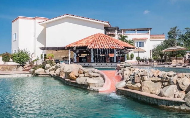 Country Club Relaxing Suite Pool