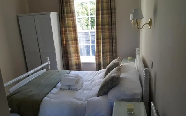 Central Bar Guesthouse