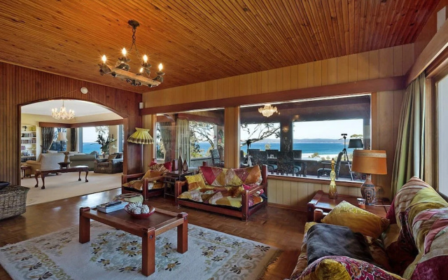 Char-ree-leera Luxury Retreat