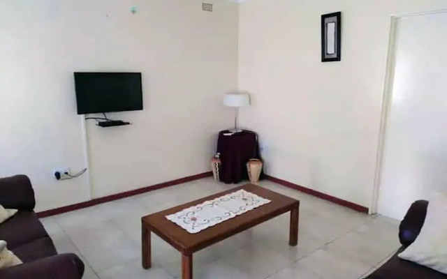 2 bed Guesthouse in Mabelreign - 2012