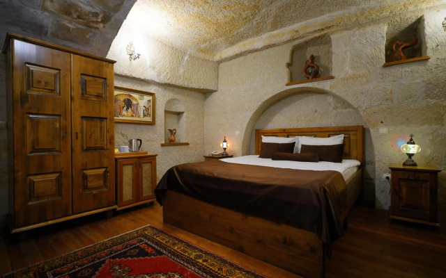 Harman Cave Hotel
