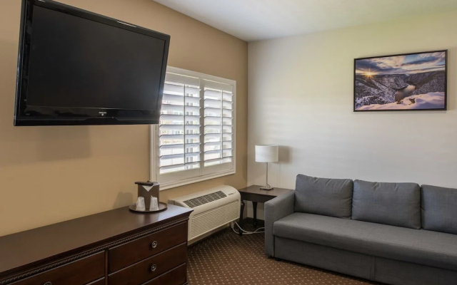 Landmark Inn and Suites