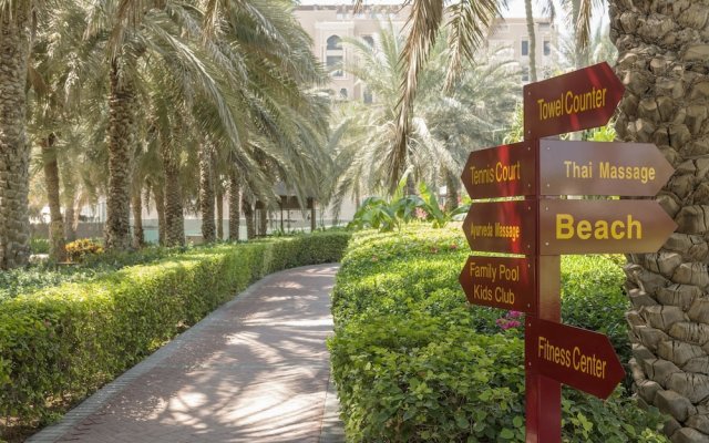 Отель Coral Beach Resort - Sharjah ОАЭ, Шарджа - 8 отзывов об отеле, цены и фото номеров - забронировать отель Coral Beach Resort - Sharjah онлайн вид на фасад