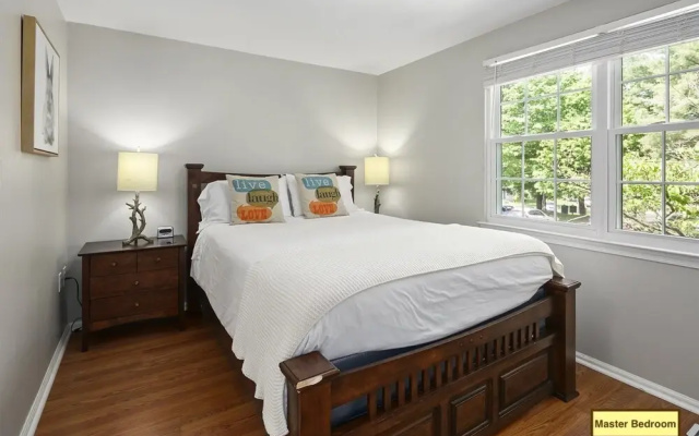 Sterling Townhome - Private & Santized, in a Quiet & Safe Neighborhood. Self Checkin, Pet Friendly! Super-host Support
