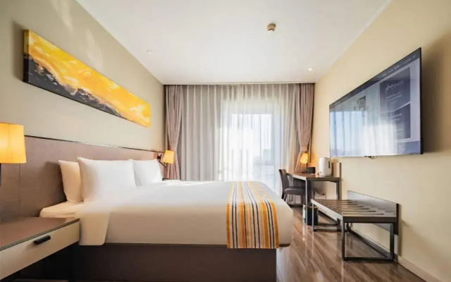 Homeinn Plus Hotel (Xi'an High-tech Zone Jinye First Road Zhangba Fourth Road Subway Station)