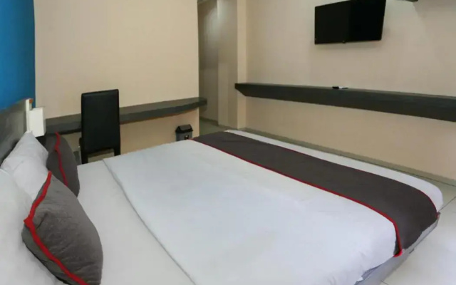 Super OYO Townhouse OAK Hotel Fiducia Pondok Gede