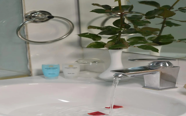 B & B Hanoi Hotel & Travel