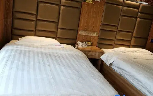 Guangyuan Shunlin Business Hotel