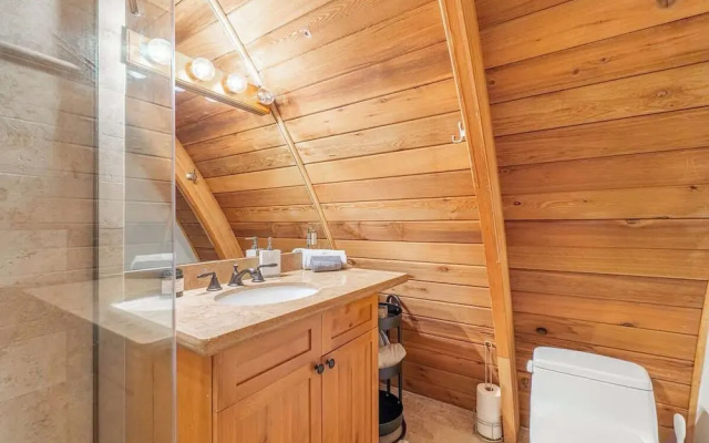 The Canoe Cabin