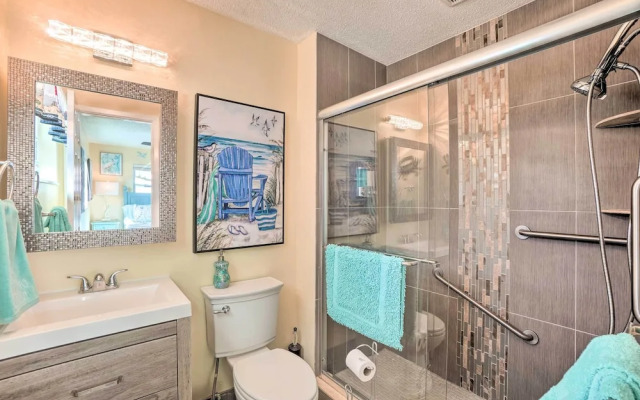 Pet-friendly Dunedin Townhome w/ Private Yard