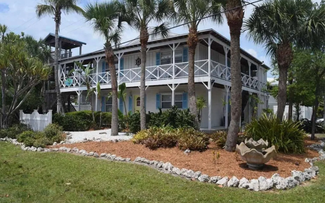 Blue Dolphin Inn Nine Bedroom Villa