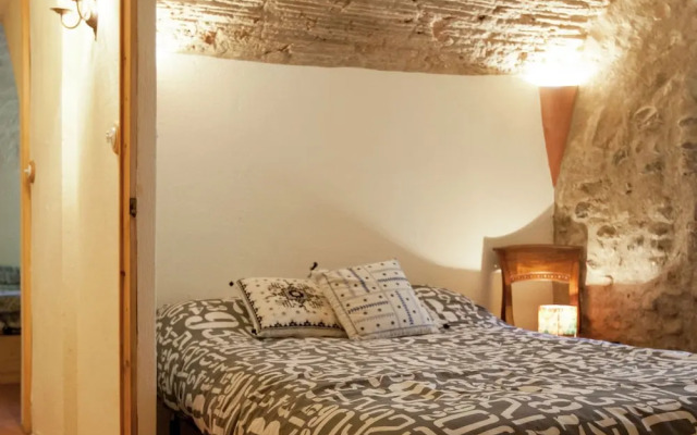 Traditional Restored House for 4 People in Valveralla