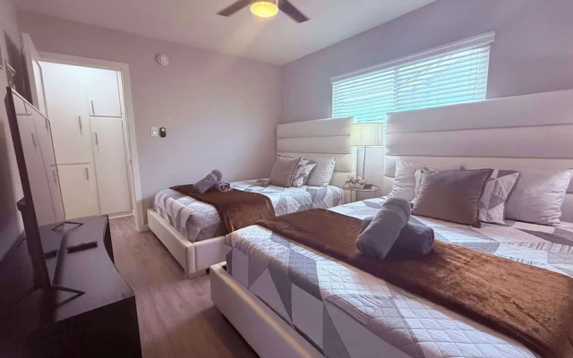Oneluxstay 1BR Home Near the Beach